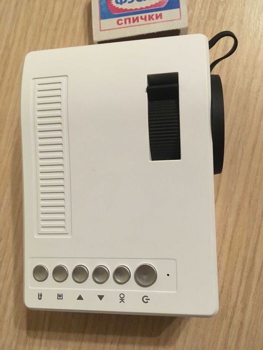 Продам компактный проектор UC18