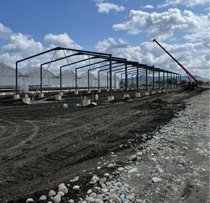 Vând containere modulare și hala metalica
