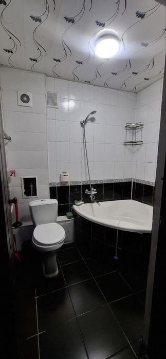 Без Маклера! Чиланзар 8 кирпич 2х комнатный срочно СДАЮ