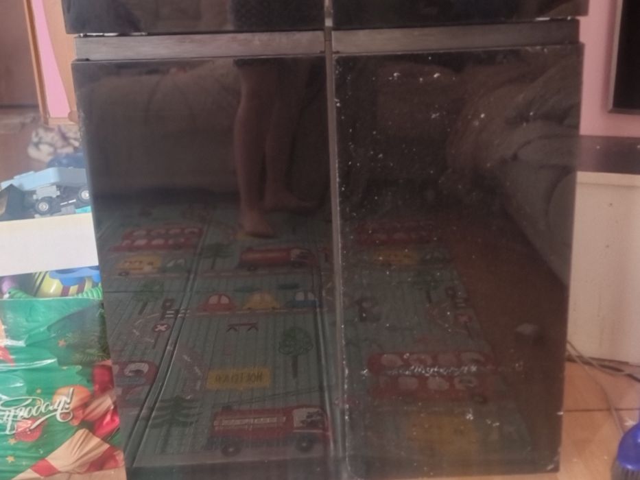 Холодильник с четырьмя дверьми