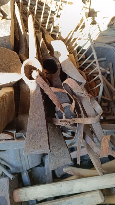 Кирка строительная большая