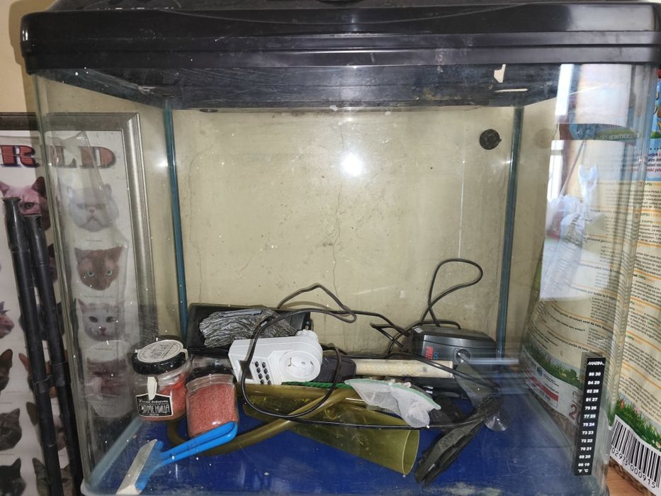 Продавам 82л аквариум