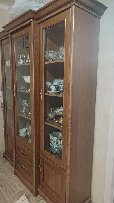 Шкаф для посуды со стеклом