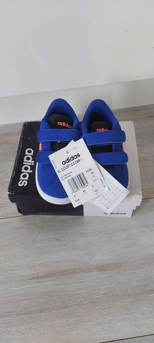 Pantofi Adidas noi, mărimea 21