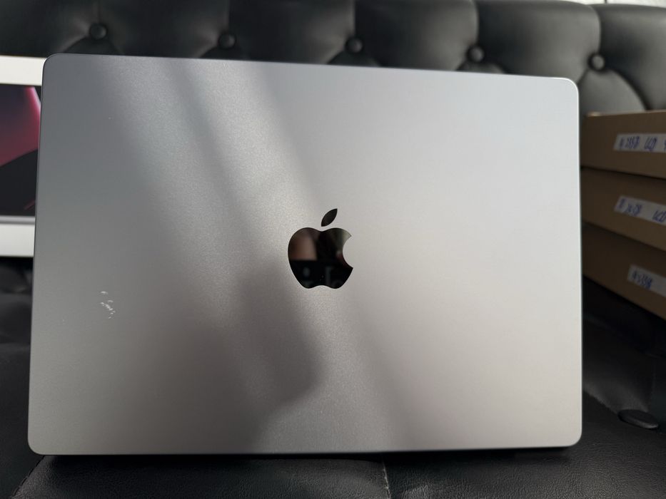 Apple MacBook Pro M2 Pro 2023 в хорошем состоянии почти новый!