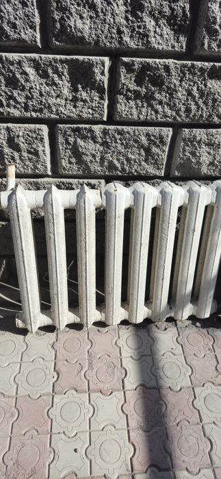 Продам чугунный радиатор
