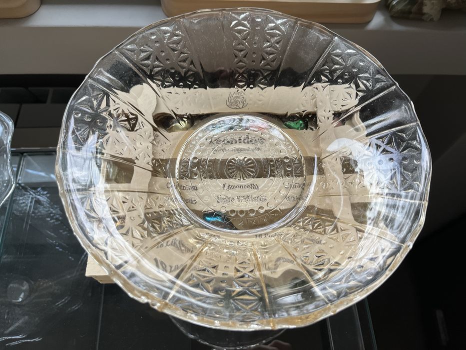 Продавам стъкло чаши и фруктиери