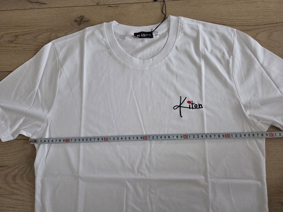 Tricou alb Kiton cu imprimeu brodat