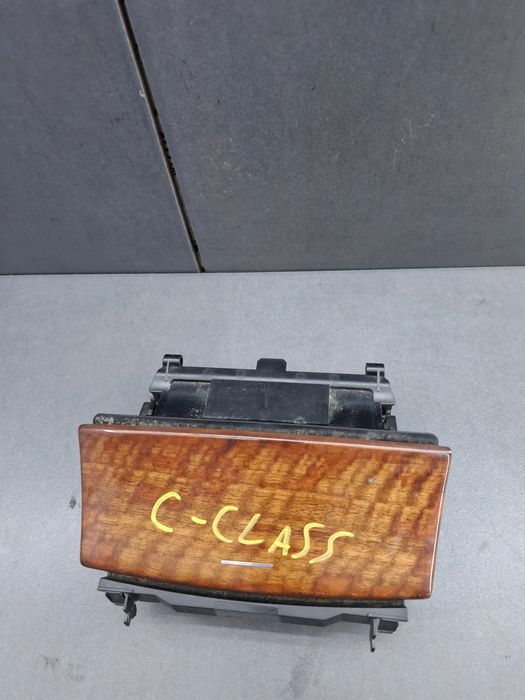 Scrumiera fata A 203 680 08 52 Mercedes-Benz C-Class 2002