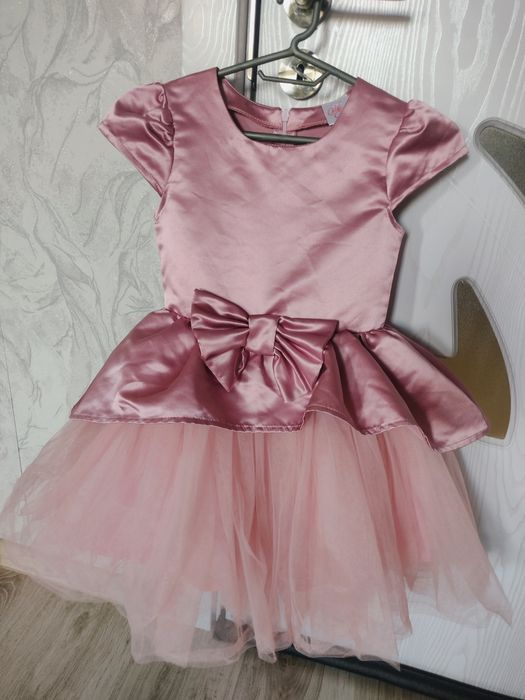 Официална рокля за момиченце 128