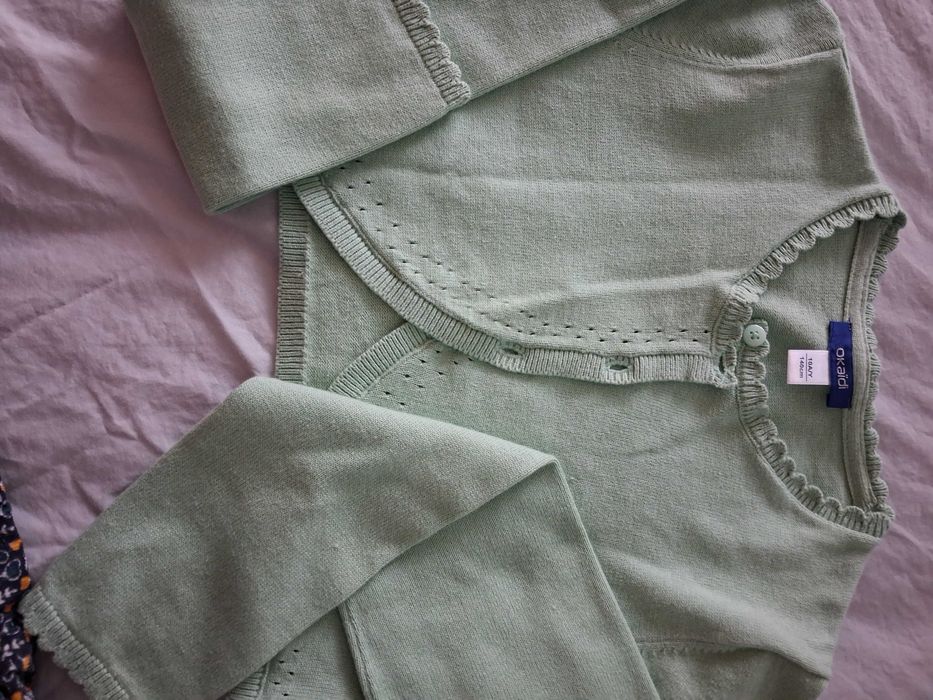 Поличка и две жилетки за момиченце на 6-7 години