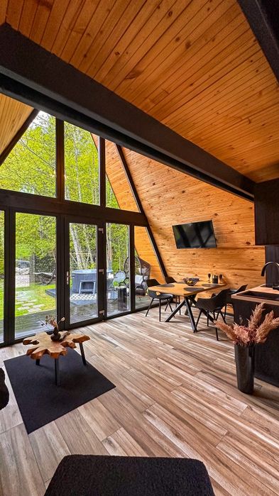 CABANE A-FRAME de închiriat cu ciubar la Predeal