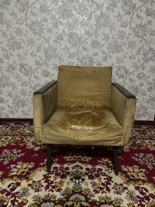 Продам комплект мебели:раскладной диван и кресло 2 шт