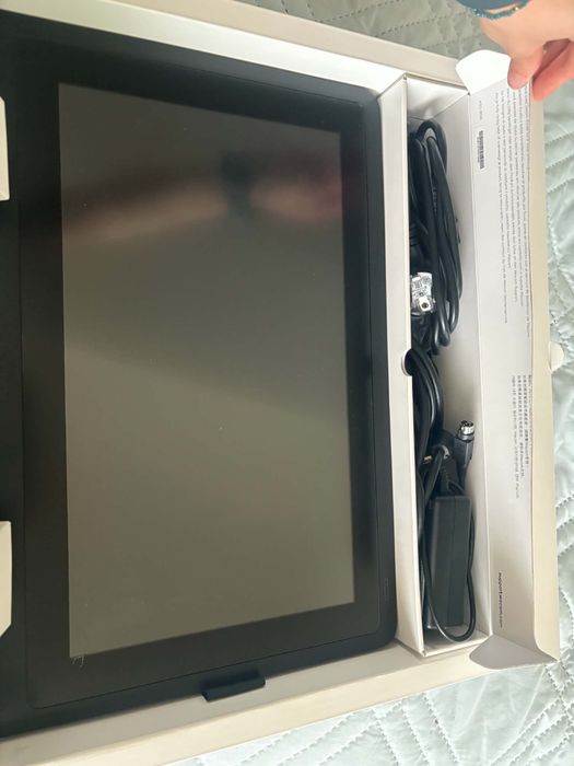 Wacom Cintiq 16 – като нов, пълен комплект