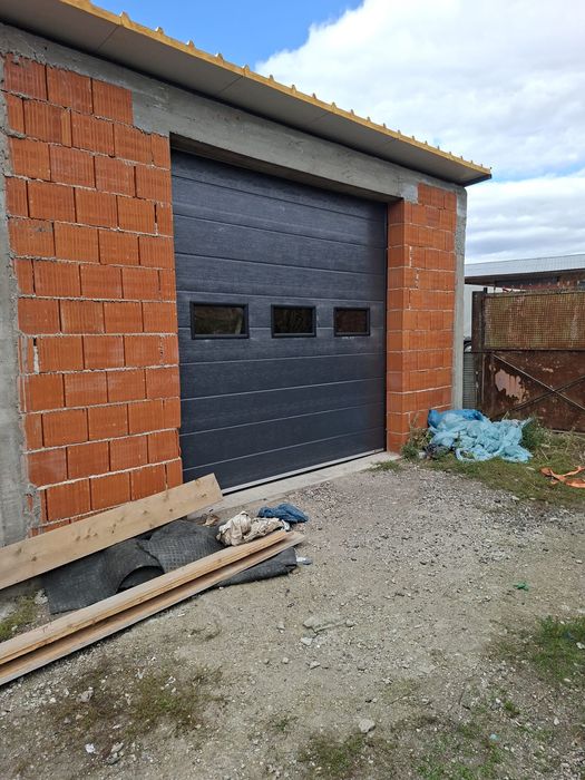 Uși de garaj/ ușa secțională/ uși tip rulou