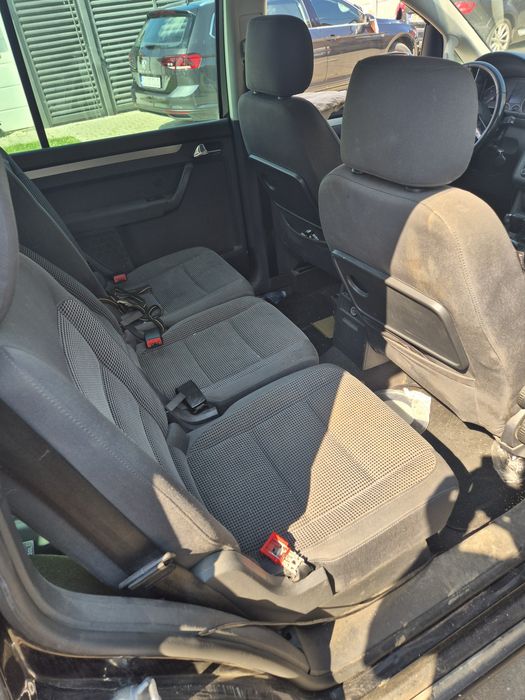 Vand vw touran 2.0 bkd cu cutie automata dsg