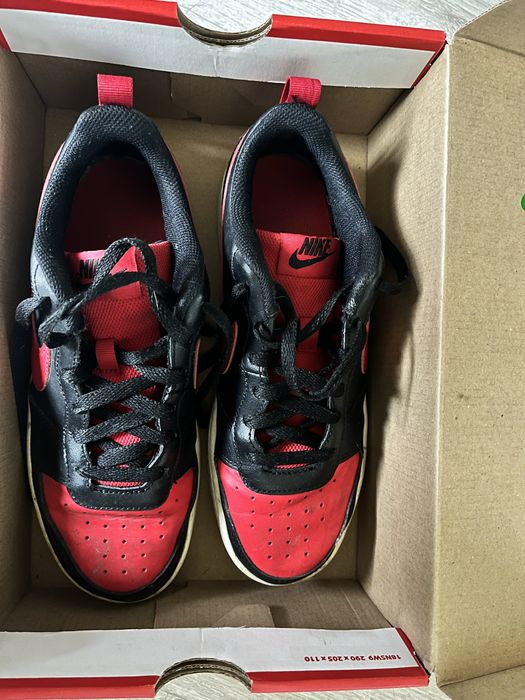 Червени обувки Nike