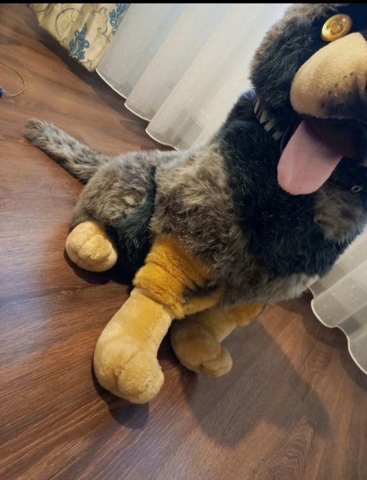 Caine mare de plus 60x78x35 cm cu baterii in stare perfecta ca nou