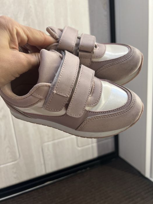 Кроссовки для девочки