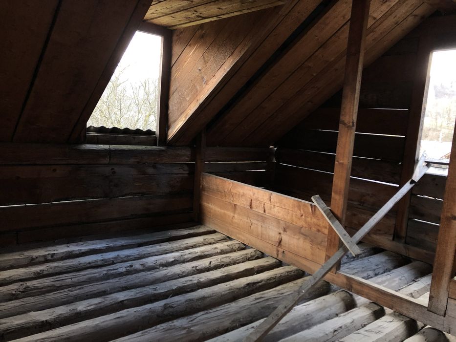 Casa la rosu P+1+M, 128mp, central, racordata la apa si canalizare