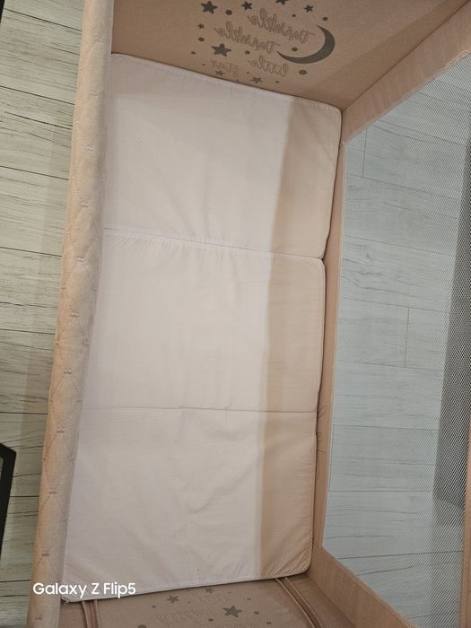 Продавам детска сгъваема кошара Loreli