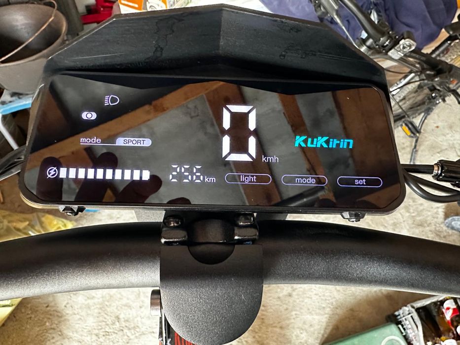 Vand Kukirin G2 cu doar 256 km , ca si nou