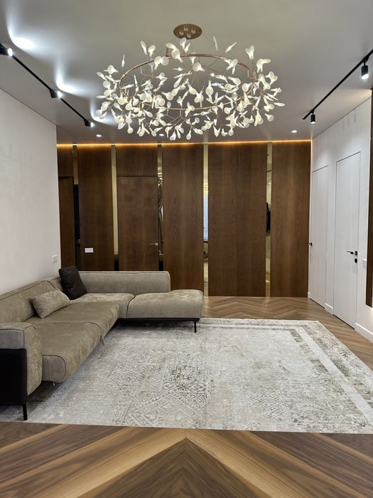 Продается диван угловой, пр-во Италия