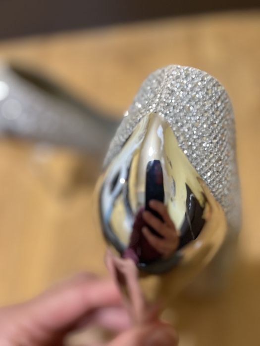 Бална рокля с обувки на висок ток