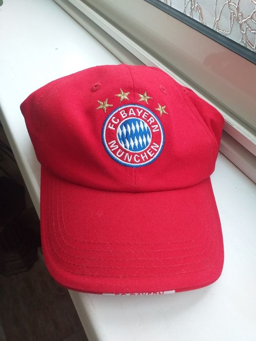 MUNCHEN FC BAYERN -2 бр.шапки.
