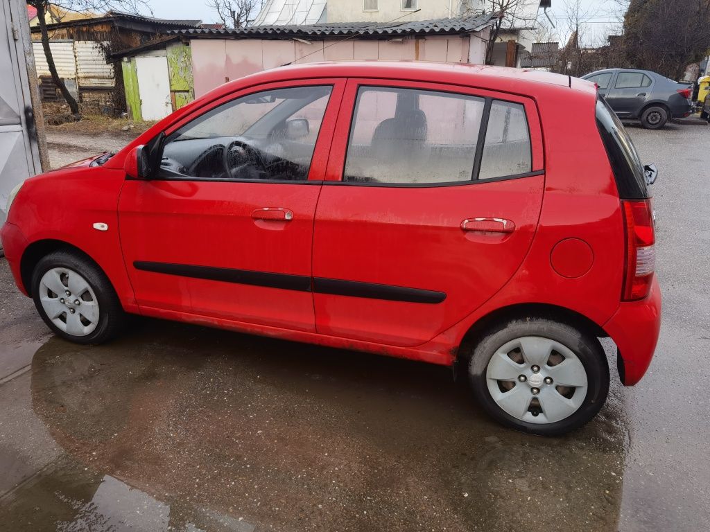 Kia Picanto 1.1 benzina 2005, bate motorul si prezinta rugina Curtea de ...