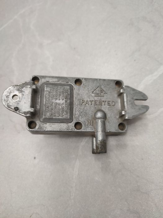 ФОРД 4.9- 5.0 - 5.8 л Заслонка Трамблер Сальники  Оригинал