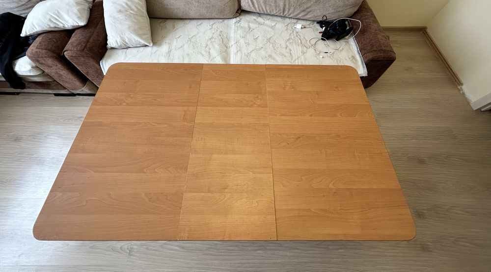 Продам стол квадратный