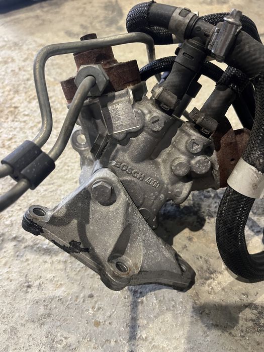 Помпа дюзи рейл бмв 4.0д 313 коня bmw 4.0d 313 konq 535d 640d 535d