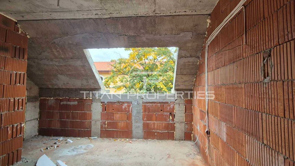 Тристаен апартамент в Центъра