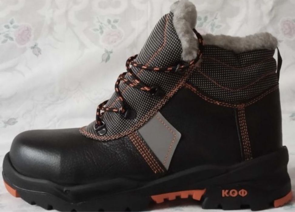 Продам зимние ботинку 44