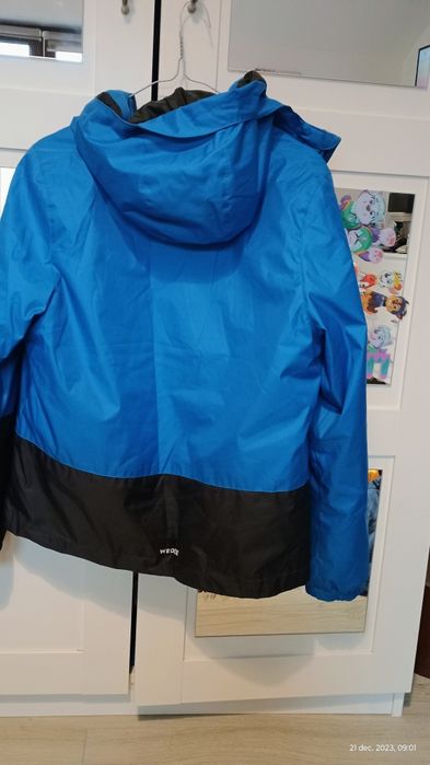 Geaca impermeabila de iarna.