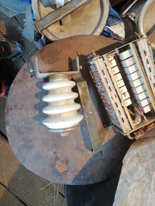 Рубильник РПС 400  0,4кВ ,разрядники 10кВи