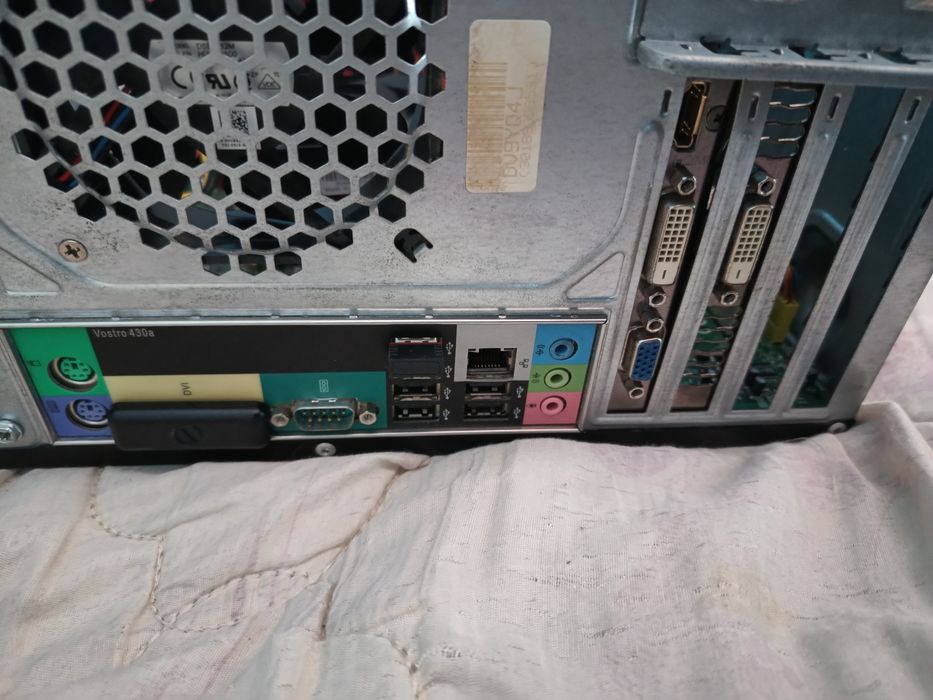 Vând PC  marca Dell