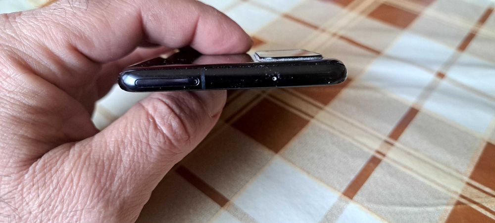 Samsung  galaxy s20 +