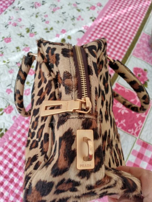 Чанта PRADA, с косъм