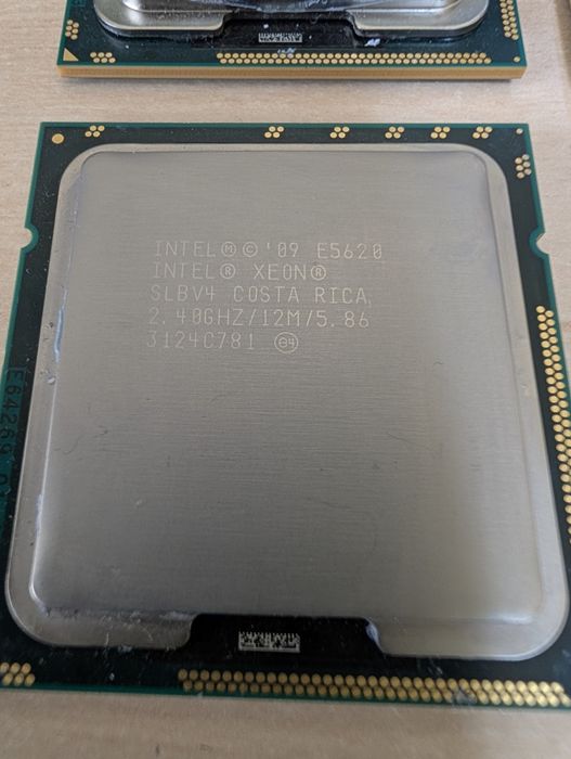 4 procesoare Intel Xeon E5620 2.4Ghz 4 core socket 1366