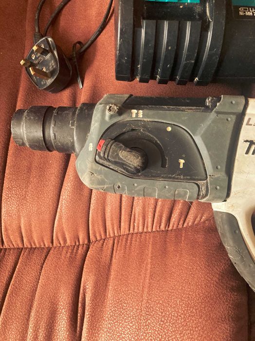 Акумулаторен перфоратор Makita DHR202