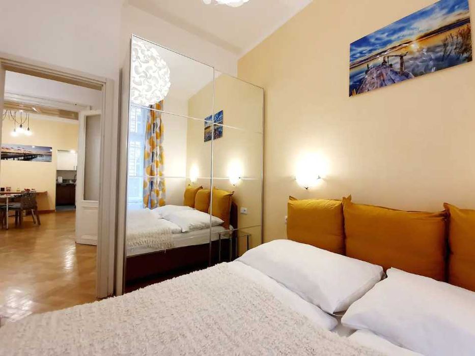 Дава се под наем Двустаен апартамент в Пловдив, Център - 72 кв.м за 306 € - Снимка #1