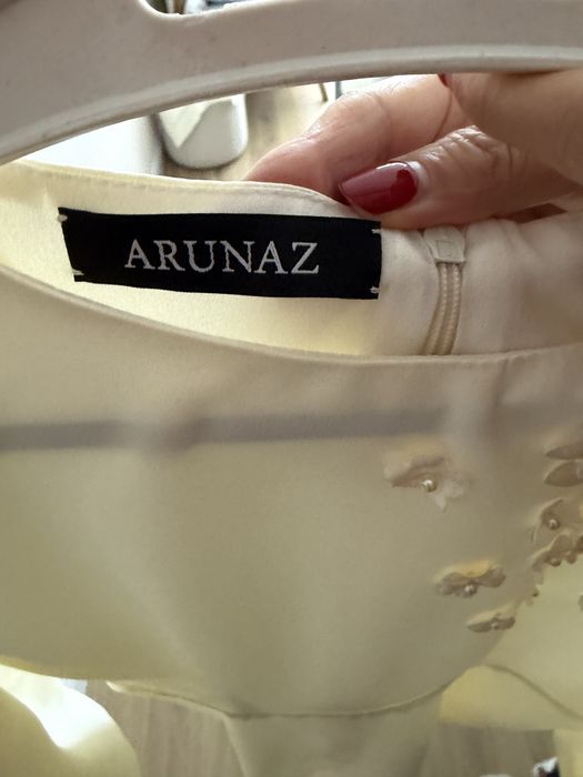 Вечернее платье от дизайнера Arunaz