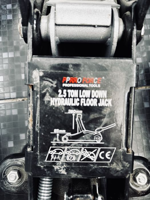 Домкрат подкатной 2.5т