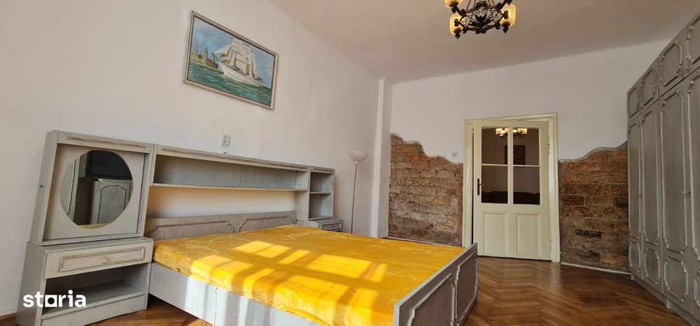 Vand apartament la casa , 2 camere , zona centrala