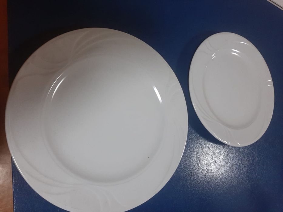 Блюдца большая белая