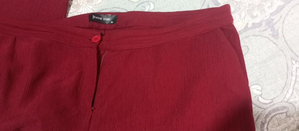 Продаю демисезонный костюм