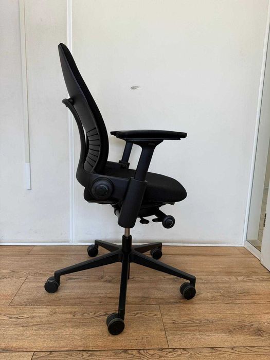 Refurbished Steelcase Leap V2 Actionmodel