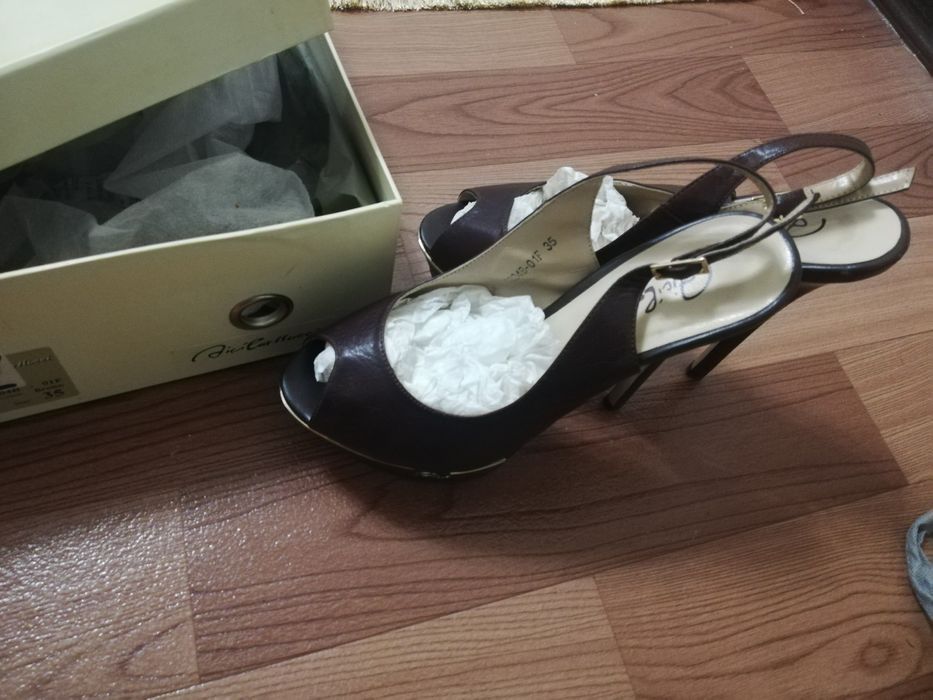 Продам босоножки платформа